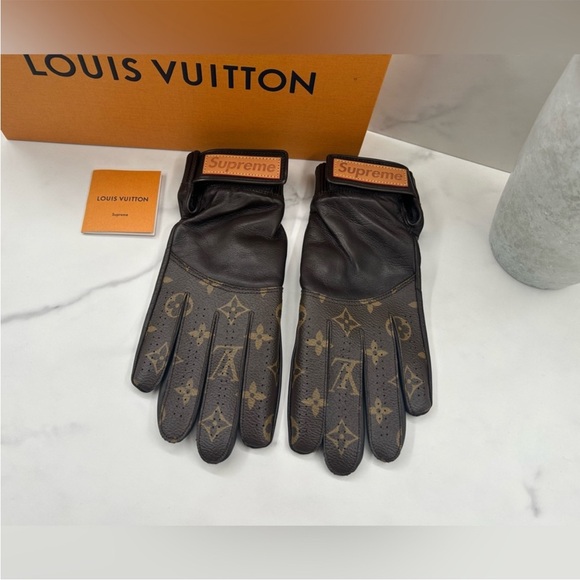 Louis Vuitton Black Gloves - Picture 5 of 6